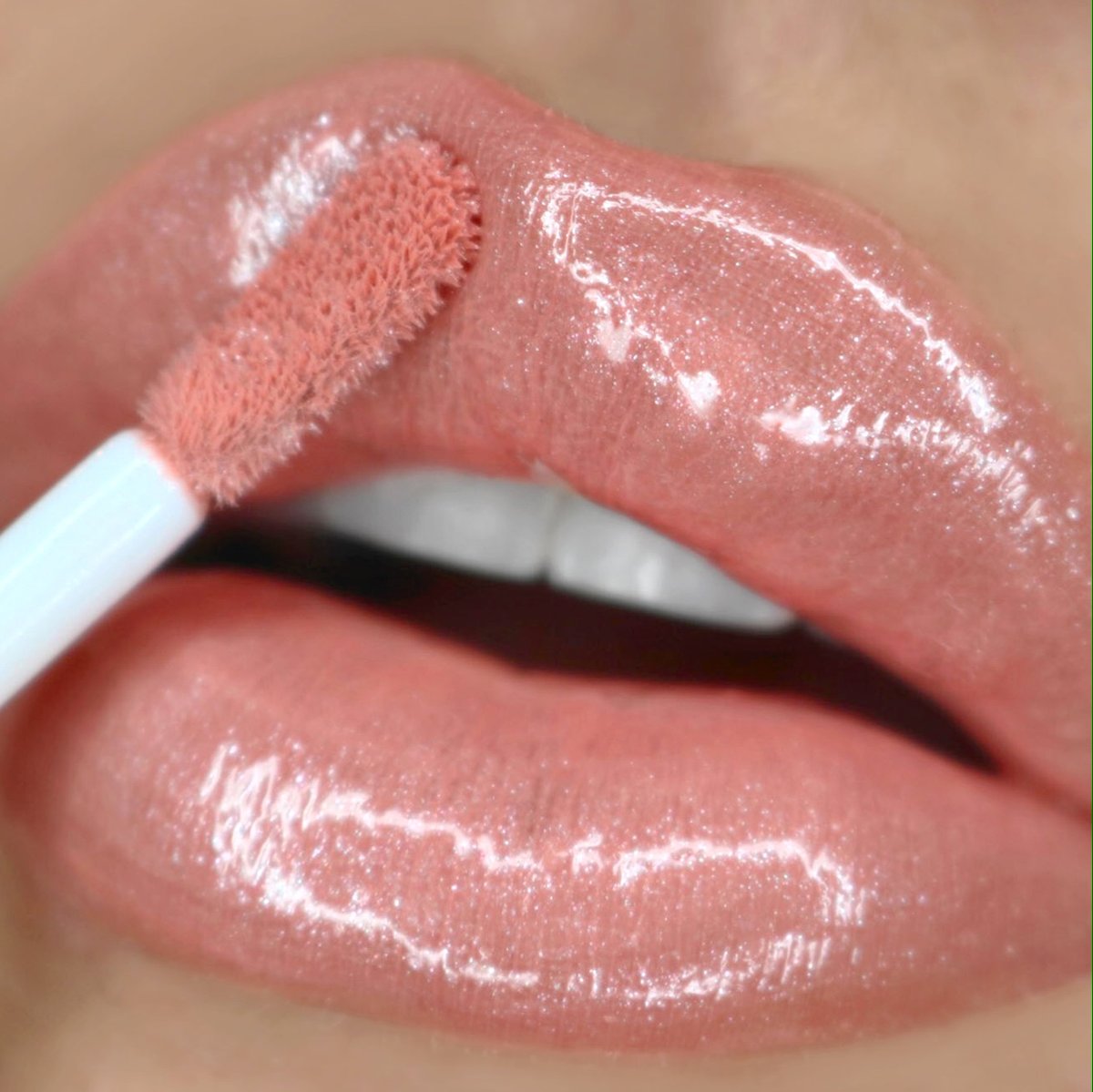 BORN TO SHINE - 14 ULTRA DAZZLE LIPGLOSS