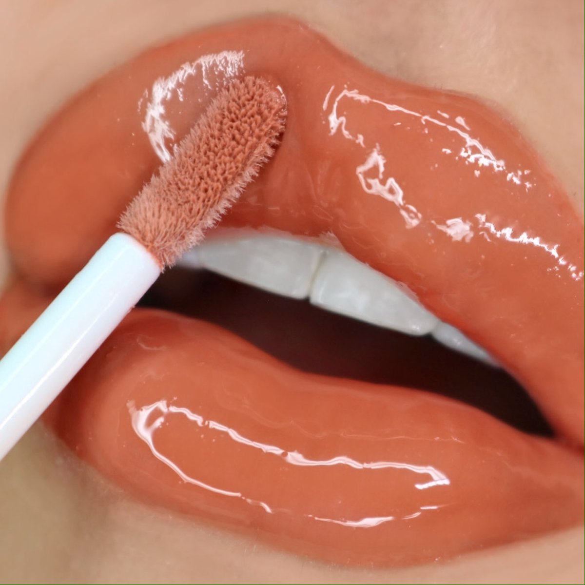 BROWN SUGA - 19 ULTRA DAZZLE LIPGLOSS
