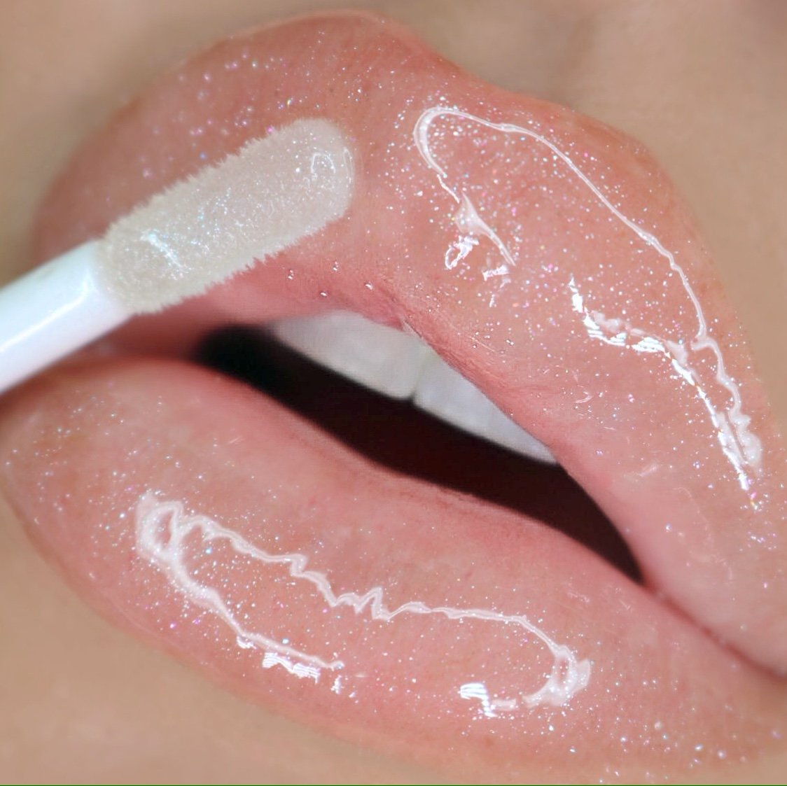 GOAL DIGGER - 2 ULTRA DAZZLE LIPGLOSS