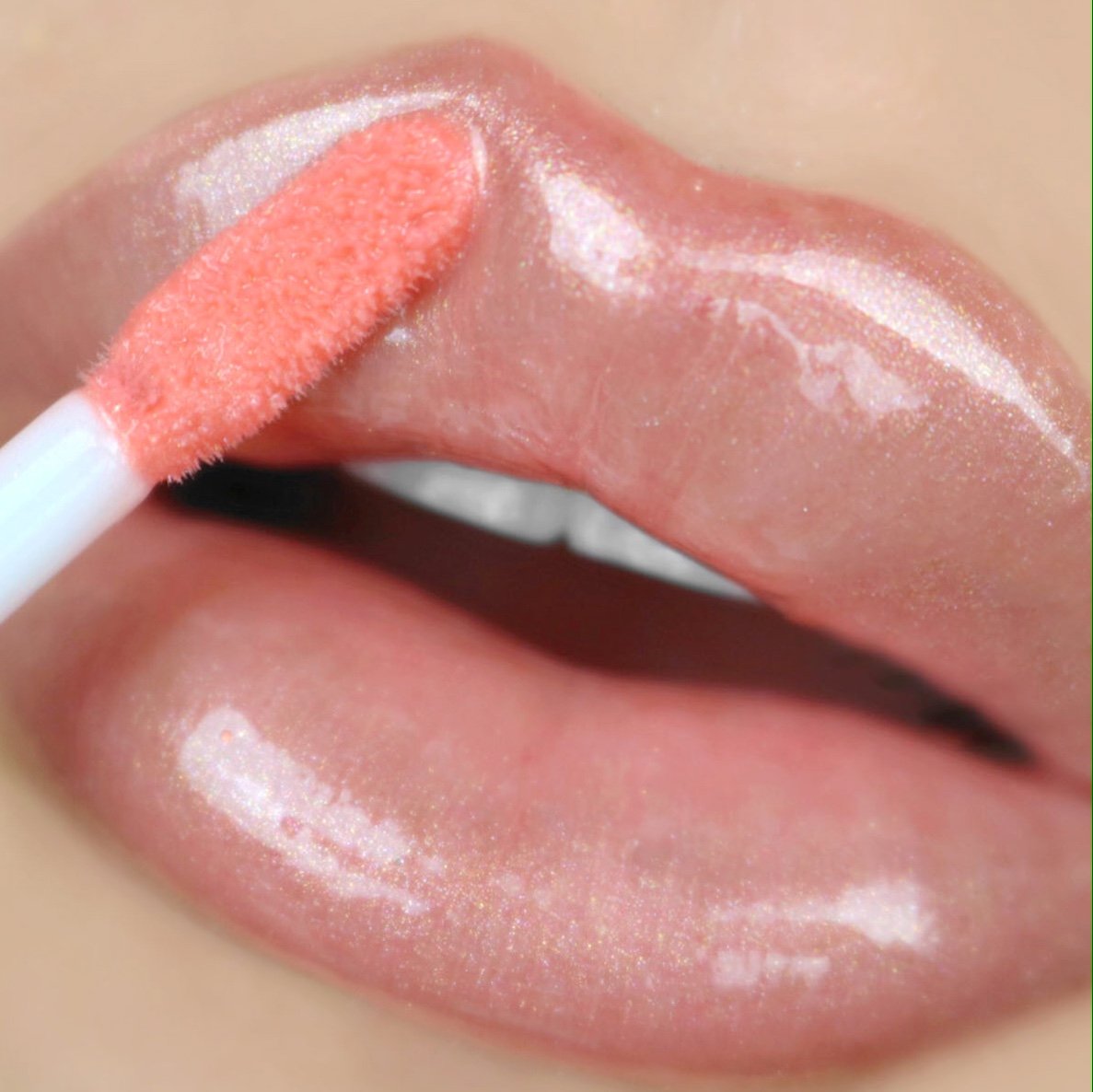 VANITY - 8 ULTRA DAZZLE LIPGLOSS